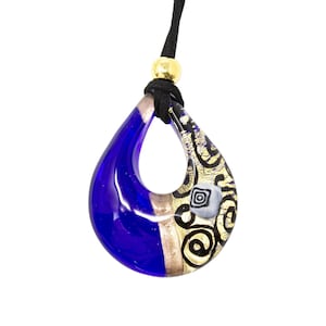 Choker necklace with lampwork teardrop pendant in blue Murano glass with murrine, gold leaf and black decoration. Made by Muma Italia