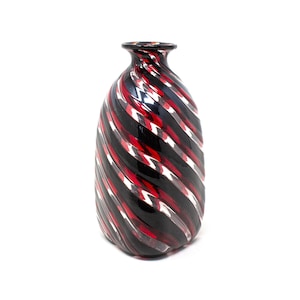 Triangular shaped Murano glass vase decorated with filigree red and black spiral. Made in Italy Muma product.
