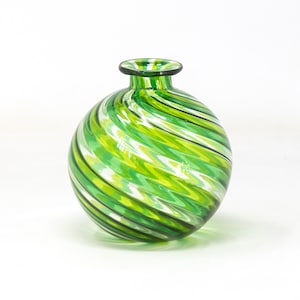 Spherical shaped Murano glass vase decorated with a green spiral. Made in Italy Muma product