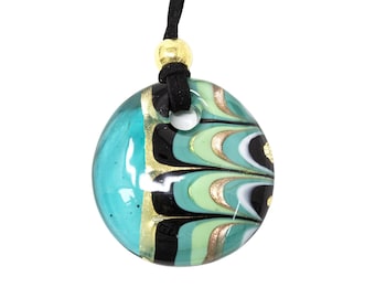 Choker necklace round pendant worked by lampwork in green Murano glass. Decorated with murrine, gold leaf and aventurine. Made by Muma