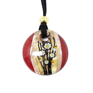 Necklace with round pendant worked by lampwork in red Murano glass with white murrine on a gold background and aventurine. Made by Muma