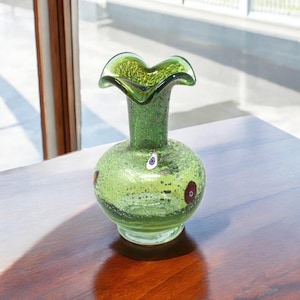 Artistic &quot;merletto&quot; vase created by hand in Murano glass, decorated with millefiori murrine and silver leaf. Made in Italy product by Muma.