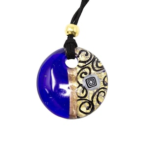 Choker necklace round pendant in blue Murano lampwork glass with murrine, gold leaf and black decoration. Made by Muma Italia