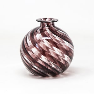 Spherical shaped Murano glass vase decorated with a amethist spiral. Made in Italy Muma product