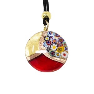 Choker necklace round pendant worked by lampwork in red Murano glass. Decorated with murrine, gold leaf and aventurine. Made by Muma