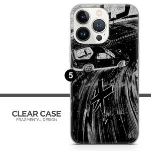 Puede incluir: Una funda transparente para tel&eacute;fono con un gr&aacute;fico en blanco y negro de un coche derrapando en una pista de carreras. El gr&aacute;fico es de estilo manga con un fondo blanco y negro.
