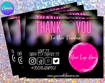 Puede incluir: Tarjeta de agradecimiento negra con texto rosa neón que dice "Gracias" con un corazón rosa y las palabras "Por su compra". La tarjeta también tiene un círculo rosa con acentos florales blancos y el texto "Su logotipo aquí". La tarjeta incluye iconos de redes sociales y el texto "¡Me encanta! ¡Tómalo y compártelo!" y "@SOCIALHANDLE". La parte inferior de la tarjeta tiene el texto "www.yourwebsitename.com".