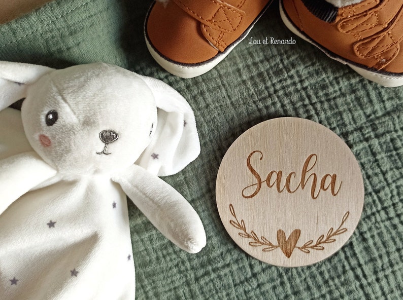 Carte bienvenue personnalisée en bois coeur / Carte étape naissance / prénom bébé enfant / cadeau naissance grossesse maman / faire part image 2