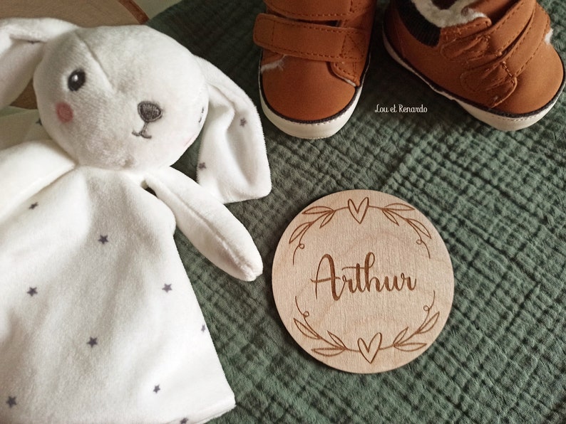 Carte bienvenue personnalisée en bois coeur / Carte étape naissance / prénom bébé enfant / cadeau naissance grossesse maman / faire part image 1