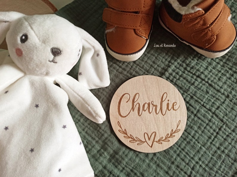 Carte bienvenue personnalisée en bois coeur / Carte étape naissance / prénom bébé enfant / cadeau naissance grossesse maman / faire part image 1