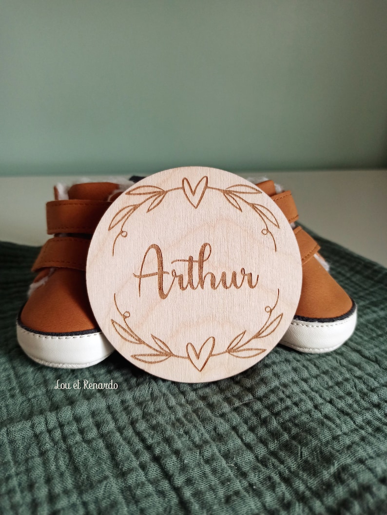 Carte bienvenue personnalisée en bois coeur / Carte étape naissance / prénom bébé enfant / cadeau naissance grossesse maman / faire part Modèle Arthur