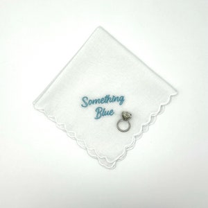Pañuelo de algodón bordado con motivo de boda Something Blue