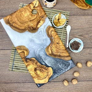 Personalized Custom Charcuterie Board, Personalized Cutting Board, Cheese Board, Kitchen and Dining, Epoxy Resin Art, New Home Gift