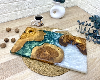 Personalisiertes Charcuterie Brett, Schneidebrett nach Maß, Käsebrett aus Harz und Olivenholz, Küche und Esszimmer, Epoxidharz-Kunst, Geschenk für ein neues Zuhause