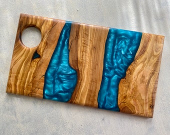 Custom Charcuterie Board, Olive Wood and Resin Charcuterie Board, Cheese Board, Handmade Breakfast Plate, Large Serving Tray, Unique Gifts