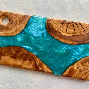 Personalized Serving Board, Epoxy and Olive Wood Tray, Large Charcuterie Board, Resin Breakfast and Cheese Board, Unique Handmade Gift