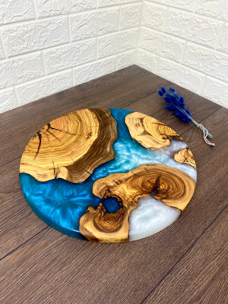 Personalized Charcuterie Board, Resin and Olive Wood Serving Board, Epoxy and Wooden Serving Platter, Round Pizza Board, Circle Serving Tray Turkuoise White