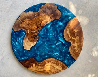 Custom Made Resin Serving Board, Round Pizza Board, Blue Epoxy and Olive Wood Serving Tray, Charcuterie Board, Unique Housewarming Gift