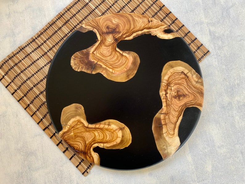 Personalized Charcuterie Board, Resin and Olive Wood Serving Board, Epoxy and Wooden Serving Platter, Round Pizza Board, Circle Serving Tray Black