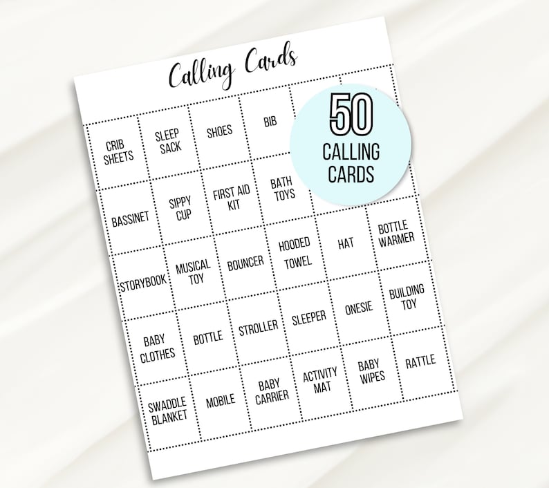 Pu&ograve; includere: Una scheda di bingo stampabile in bianco e nero con il titolo "Calling Cards" e un elenco di articoli per bambini, come lenzuola per lettino, sacco a pelo, scarpe, bavaglino, bicchiere per imparare a bere, kit di pronto soccorso, giocattoli da bagno, libro di storie, giocattolo musicale, dondolo, asciugamano con cappuccio, cappello, scalda biberon, vestiti per bambini, biberon, passeggino, pigiama, tutina, giocattolo da costruzione, copertina per neonati, mobile, marsupio, tappetino per attivit&agrave;, salviette per bambini e sonaglio.