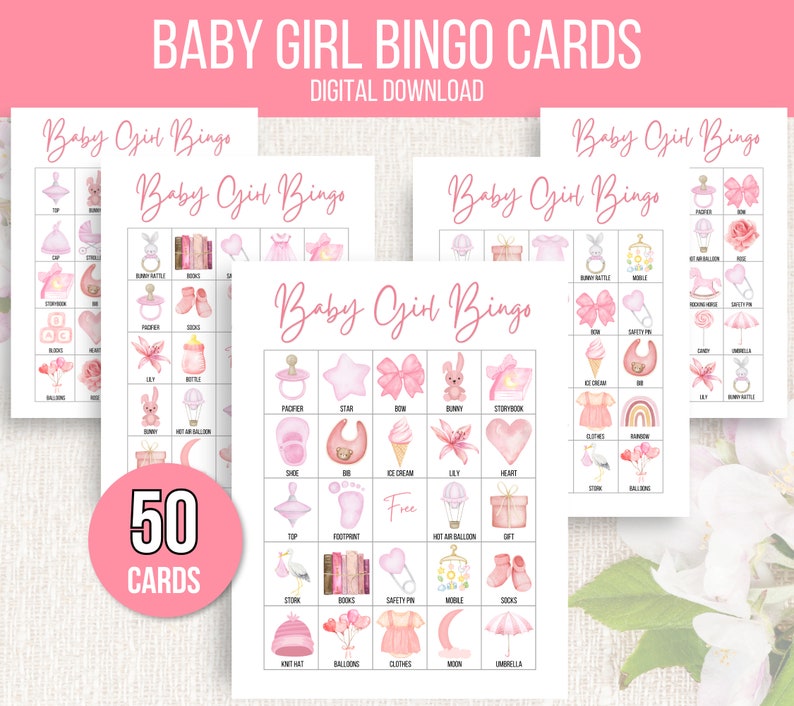 K&ouml;nnte beinhalten: Ein Set mit 50 rosa und wei&szlig;en Baby-M&auml;dchen-Bingo-Karten mit Bildern von Babyartikeln wie einem Schnuller, einem Stern, einer Schleife, einem Hasen, einem Bilderbuch, einem Schuh, einer L&auml;tzchen, Eiscreme, einer Lilie, einem Herzen, einem Kreisel, einem Fu&szlig;abdruck, einem Hei&szlig;luftballon, einem Geschenk, einem Storch, B&uuml;chern, einer Sicherheitsnadel, einem Mobile, Socken, einer Strickm&uuml;tze, Ballons, Kleidung, einem Mond und einem Regenschirm. Der Text "Baby Girl Bingo" steht oben auf jeder Karte.
