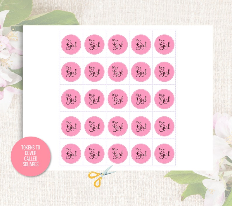 K&ouml;nnte beinhalten: Ein Blatt mit rosa und wei&szlig;en Aufklebern mit dem Text "It's a Girl" in schwarzer Schrift. Die Aufkleber sind in einem Raster von f&uuml;nf Reihen und sechs Spalten angeordnet. Der Text "TOKENS TO COVER CALLED SQUARES" ist in schwarzer Schrift auf einem wei&szlig;en Kreis in der linken unteren Ecke des Blattes geschrieben.