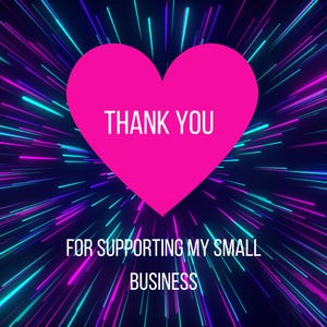 Puede incluir: Gr&aacute;fico vibrante con forma de coraz&oacute;n rosa y las palabras blancas &laquo;THANK YOU&raquo;. Debajo del coraz&oacute;n, el texto dice &laquo;FOR SUPPORTING MY SMALL BUSINESS&raquo; sobre un fondo de rayos de luz azules, morados y turquesas.
