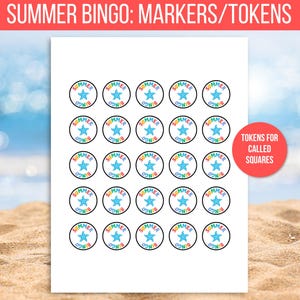 K&ouml;nnte beinhalten: Vierundzwanzig bunte runde Bingomarker mit einem Seestern-Design und dem Text "Summer Bingo" in einer Regenbogen-Schriftart. Der Text "Tokens for Called Squares" befindet sich in der oberen rechten Ecke.