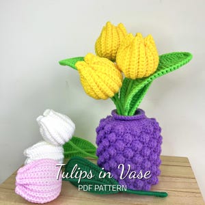 花瓶に入ったチューリップのかぎ針編みパターン – 美しいかぎ針編みの花束、DIY かぎ針編みのチューリップの飾り、手作りの花瓶飾り (PDF、英語)