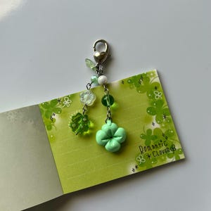 Llavero de trébol verde hecho a mano con cuentas de arcilla polimérica, estilo kawaii, para monedero, bolso, carpeta de tarjetas fotográficas Kpop, llavero kawaii, regalo.