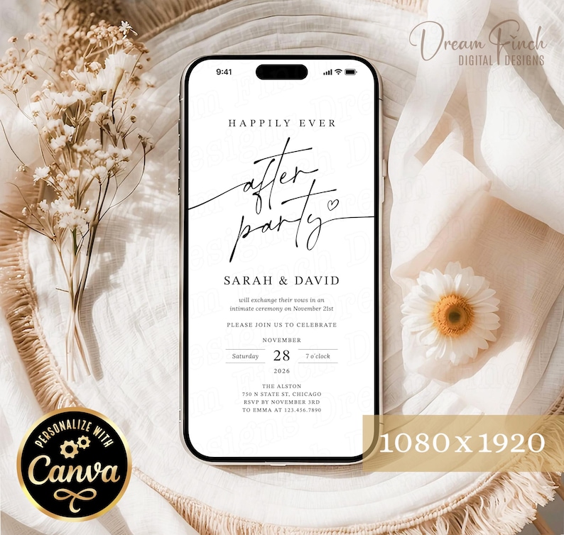 Puede incluir: Un tel&eacute;fono inteligente que muestra una invitaci&oacute;n de boda digital con texto negro sobre fondo blanco. El texto dice Happily Ever After Party, Sarah & David, 28 de noviembre de 2026, e incluye detalles del evento, una direcci&oacute;n en Chicago y RSVP.