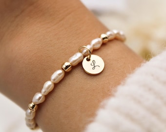 Bracciale personalizzato con perle d'acqua dolce e ciondolo placcato oro/ Placcato oro 14 carati/ Incisione/ Base