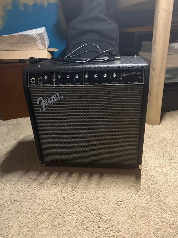 AMPLIFICADOR GUITARRA ELECTRICA 40W FENDER CHAMPION 40