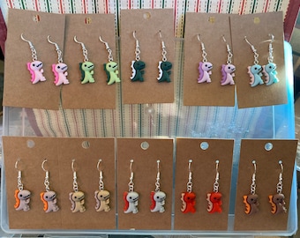 Boucles d'oreilles dinosaure en résine : fil de fer hypoallergénique léger