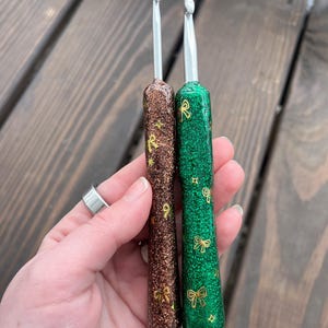 bow crochet hooks, glitter crochet hooks, boys crochet hooks, ergonomic crochet hooks