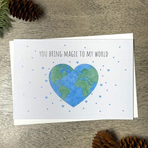 Biglietto di San Valentino a forma di cuore, biglietto d'amore con la terra, biglietto d'auguri con il cuore della terra, biglietto per l'anniversario della terra, biglietto con il cuore della terra ad acquerello, biglietto riciclato