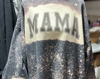 Wybielona bluza z okrągłym dekoltem Custom Mama z imionami dzieci na rękawie