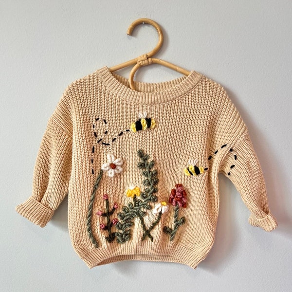 Suéter personalizado floral y de abeja para bebé / punto bordado personalizado / niño y niño bordado a mano / vintage / estilo boho / punto infantil
