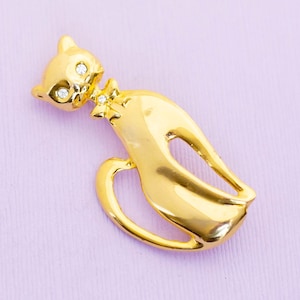 Vintage Majestic Cat Gold Tone Brooch - AB7