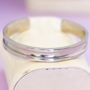 Vintage Silver Tone Fashionable Simplistic Cuff Bracelet 7 inch - AB14