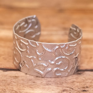6 inch, Vintage Patterned Abstract Silver Tone Cuff Bracelet - AB28