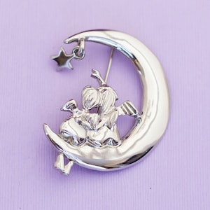 Vintage Silver Tone Crescent Moon Angels Star Brooch - AB10