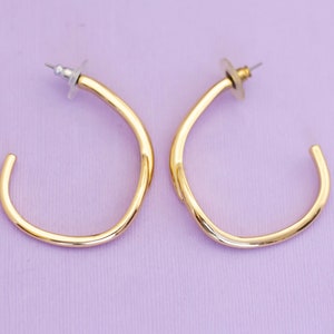 Vintage Gold Tone Minimalist Hook Shaped Hoop Earrings - AB18