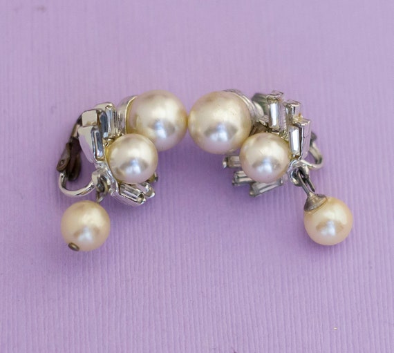 Vintage Lovely Faux Pearls Elegant Clip On Earrin… - image 3