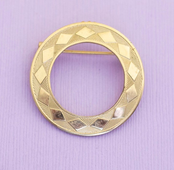 Vintage Geometric Ring Diamond Pattern Brooch - A… - image 1