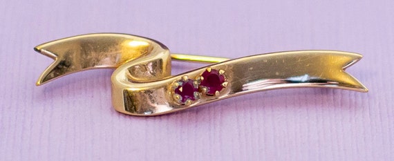 Vintage Simplistic Gold Tone Ribbon Brooch by Avo… - image 2
