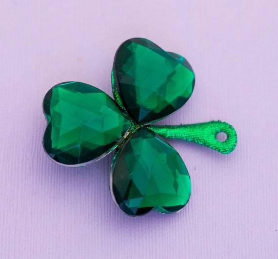 Vintage Green Three Leaf Clover Plastic Brooch - … - image 1