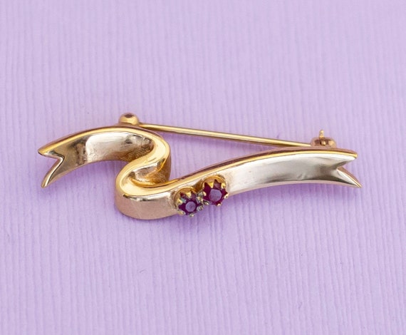 Vintage Simplistic Gold Tone Ribbon Brooch by Avo… - image 1