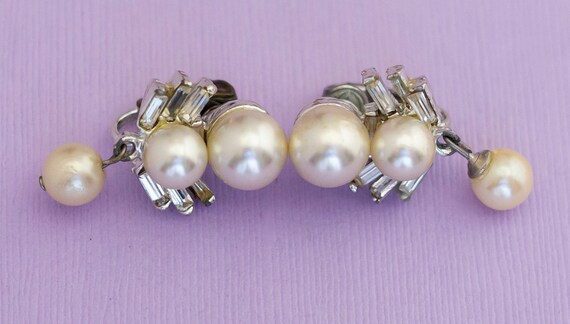 Vintage Lovely Faux Pearls Elegant Clip On Earrin… - image 2