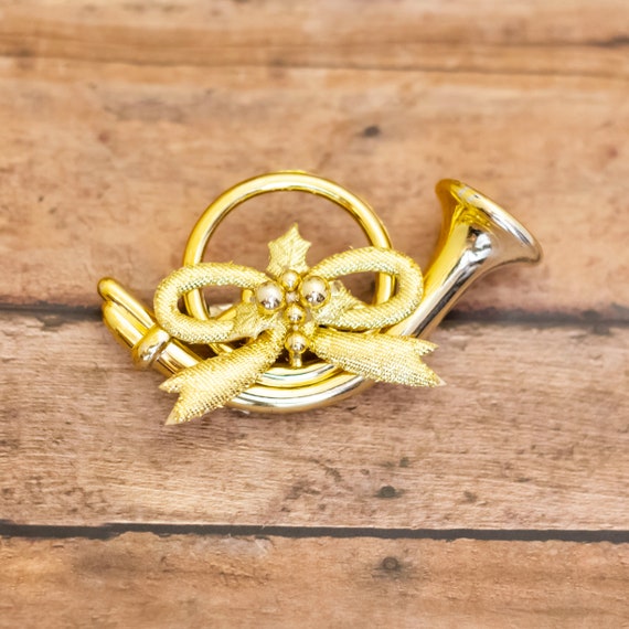 Vintage Ribbon Trumpet Gold Tone Christmas Plasti… - image 1